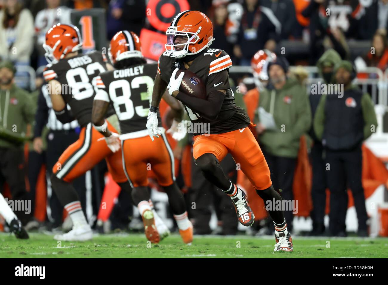 Cleveland Browns wide receiver Isaiah Bond (16) runs with the ball ...