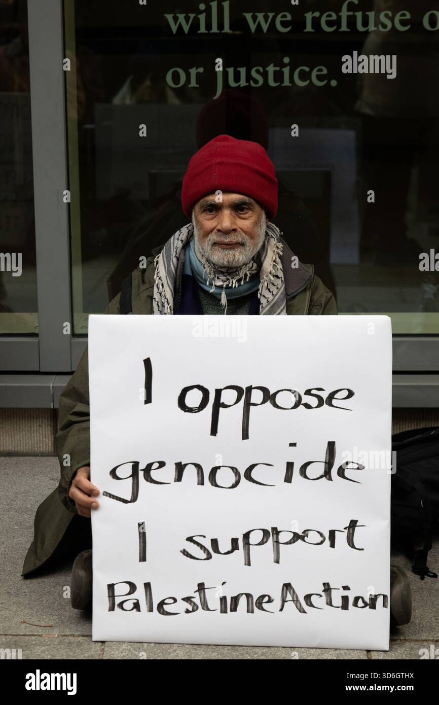 40 are arrested for allegedly displaying signs in support of proscribed ...