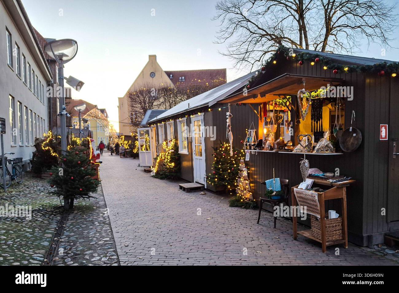Stockbilder 11/2025 Weihnachtsmarkt in der Fussgängerzone von Tondern ...