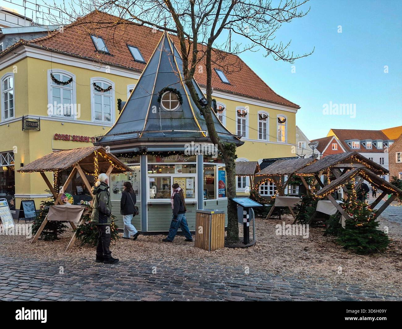 Stockbilder 11/2025 Weihnachtsmarkt in der Fussgängerzone von Tondern ...