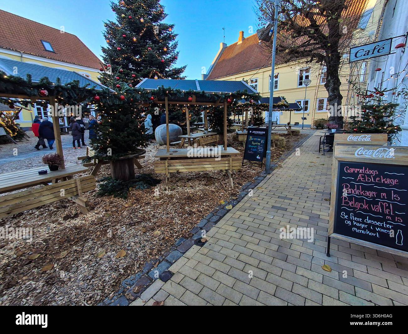 Stockbilder 11/2025 Weihnachtsmarkt in der Fussgängerzone von Tondern ...