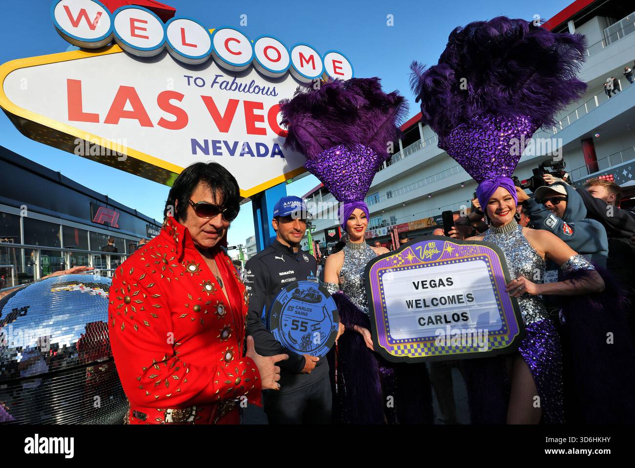 Carlos Sainz (ESP) Atlassian Williams Racing with Elvis Impersonators ...