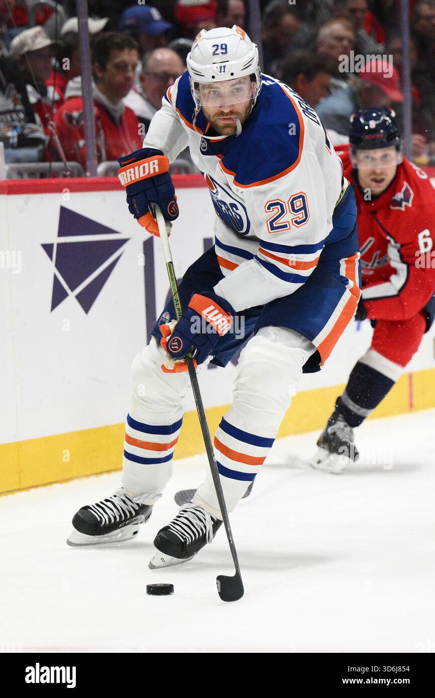 Edmonton Oilers center Leon Draisaitl (29) in action during the second ...