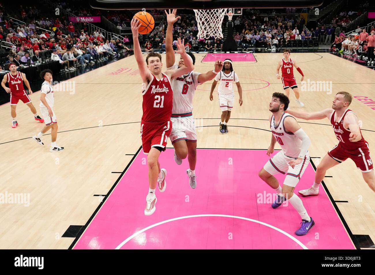 Nebraska forward Pryce Sandfort (21) gets past New Mexico guard Chris ...