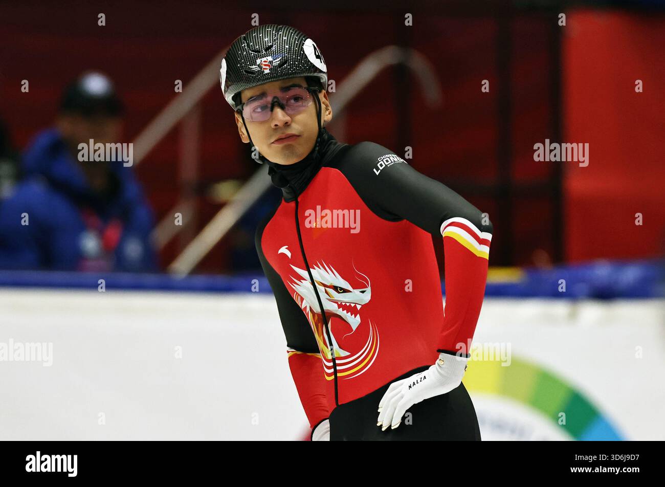 (251121) -- GDANSK, Nov. 21, 2025 (Xinhua) -- Liu Shaolin of team China ...