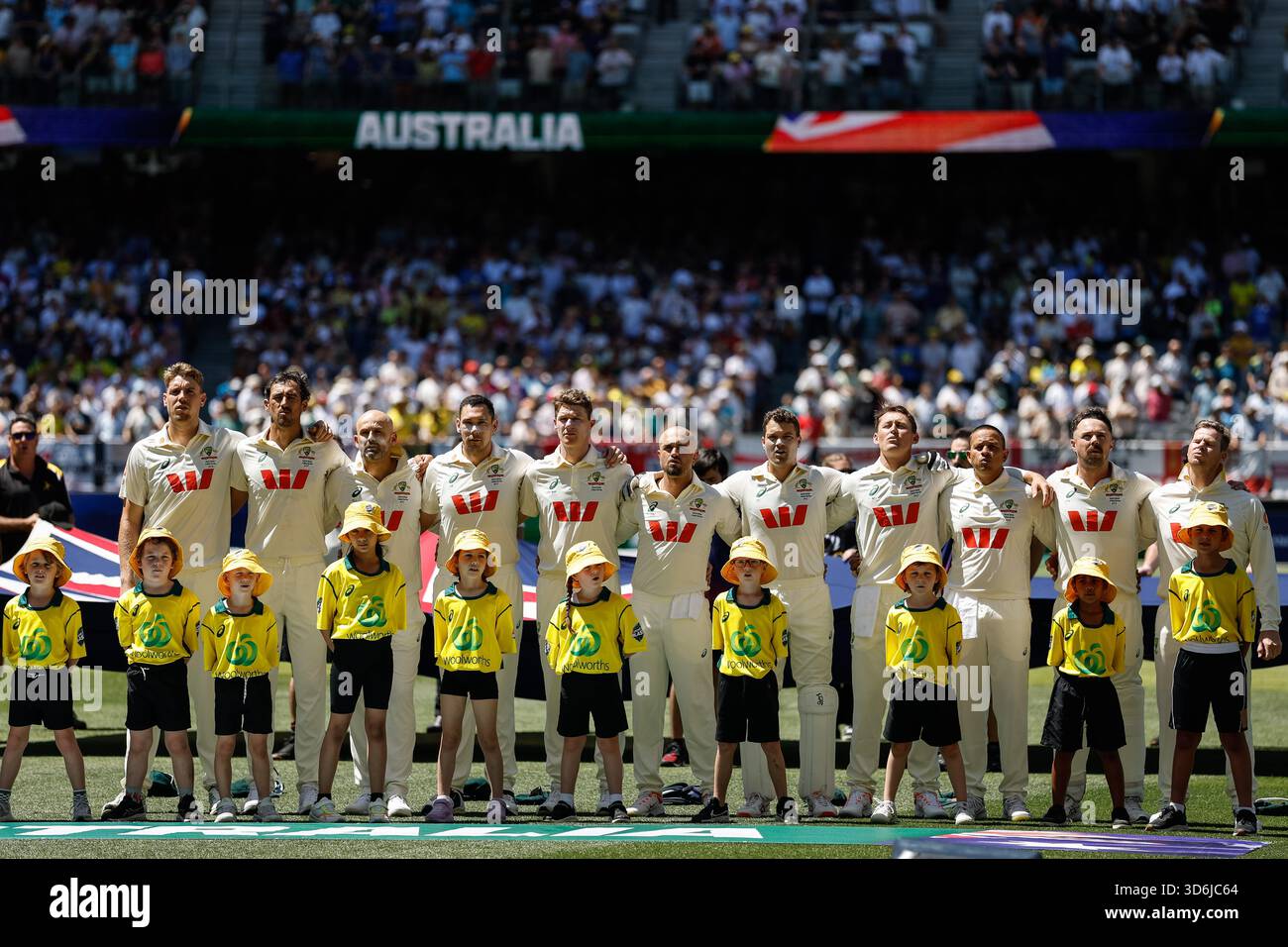 Australia team lineup during the NRMA Insurance Ashes First Test Day 1 ...