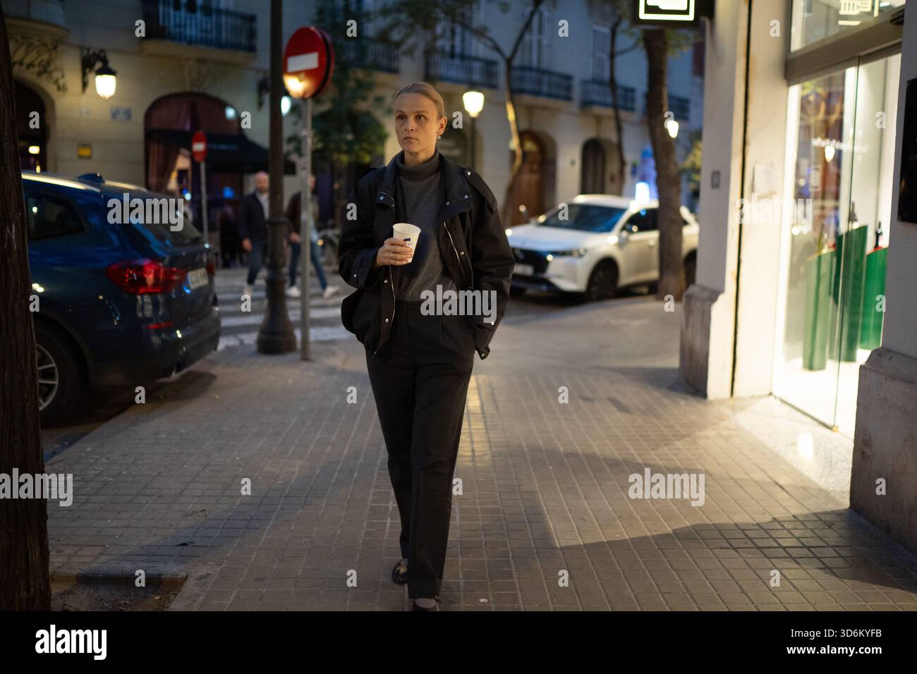 Woman walking alone dark night hi-res stock photography and images - Alamy