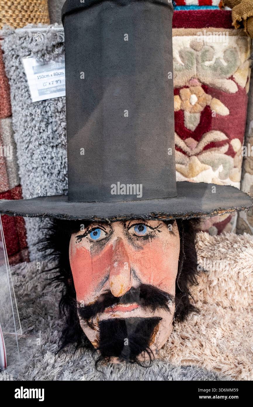 Guy fawkes figure bonfire hi-res stock photography and images - Alamy