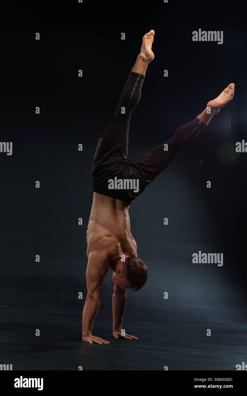 Balance Inathletes Visual balance hi-res stock photography and images - Alamy