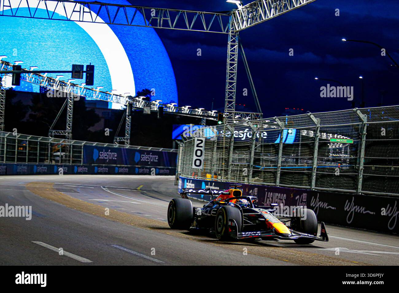 Max Verstappen (NED) - Oracle Red Bull Racing - Red Bull RB21 - Honda ...