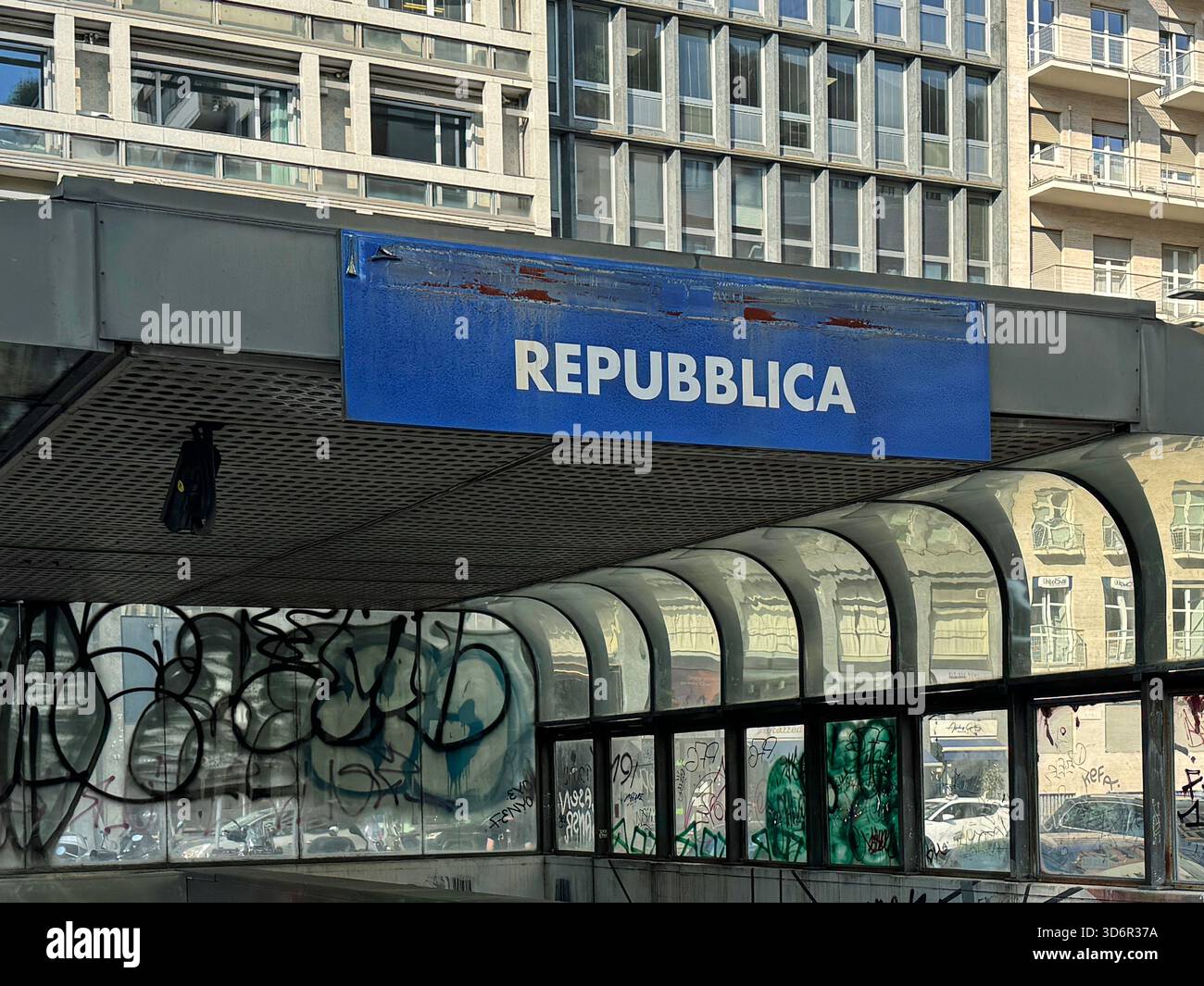 Milan board hi-res stock photography and images - Alamy, image size:1300x1065