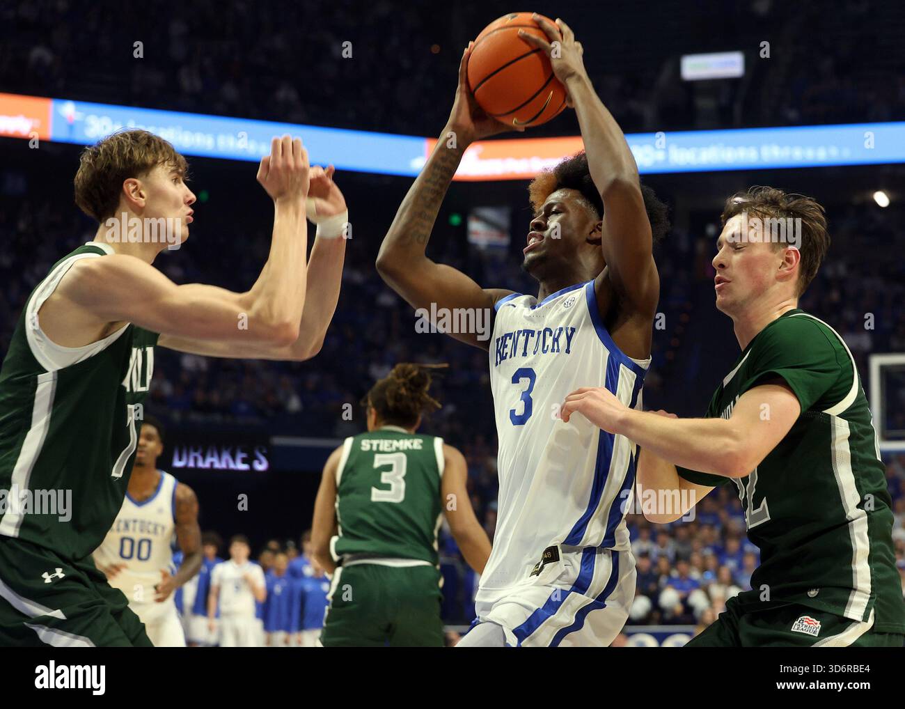 Sam Springer Kentucky's Kam Williams (3) splits the defense of Loyola Maryland's ...