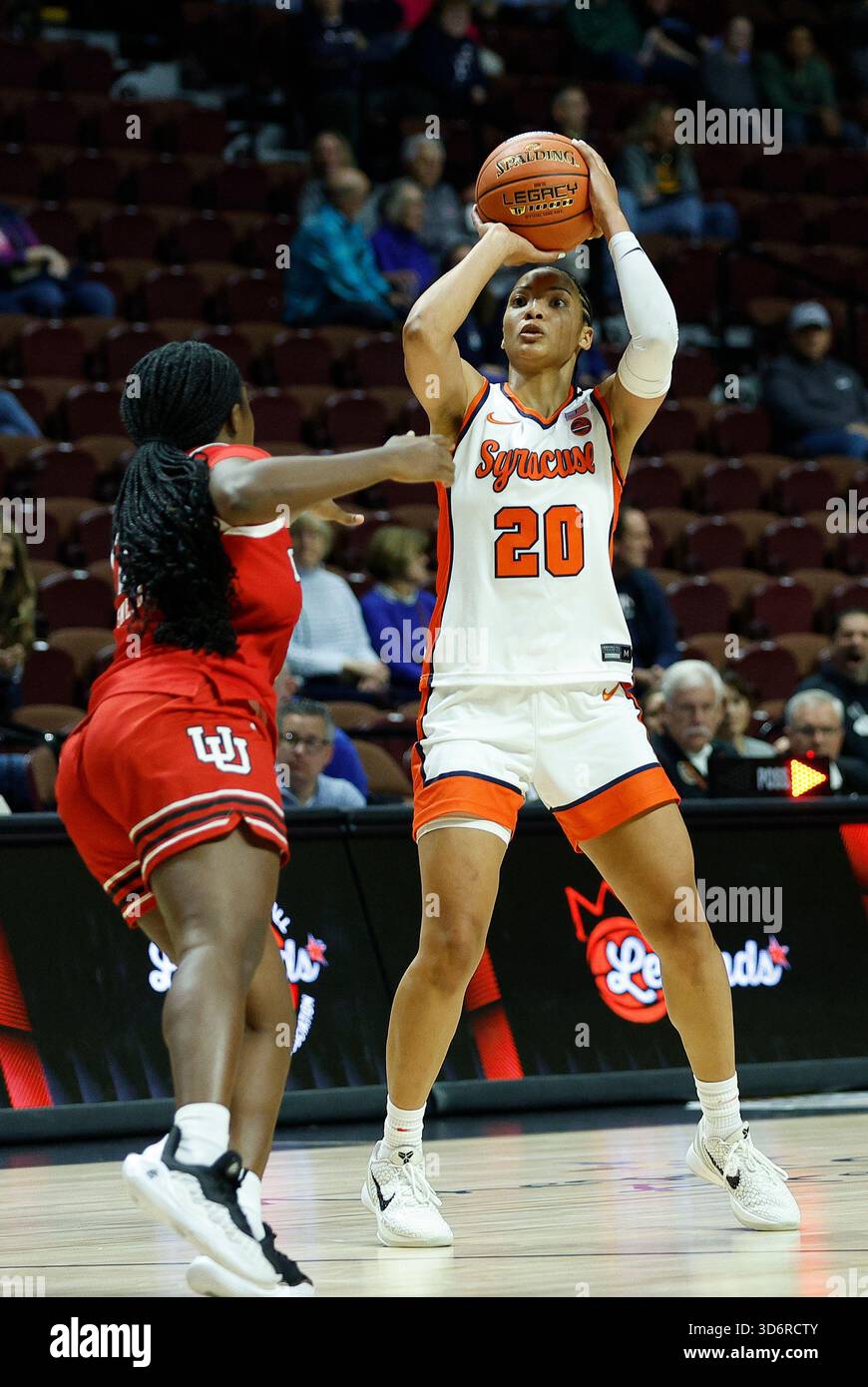 UNCASVILLE, CT - NOVEMBER 21: Dominique Darius #20 of the Syracuse ...
