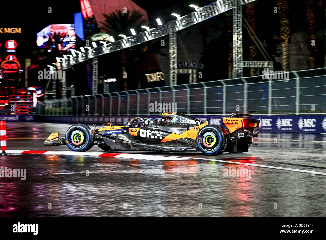 Las Vegas, United States. 21st Nov, 2025. Oscar Piastri (AUS) - McLaren Formula 1 Team - McLaren MCL39 - Mercedes during the Saturday of the Formula 1 Heineken Las Vegas Grand Prix 2025 at Las Vegas Strip Circuit, ahead of Round 22 of 24 of the 2025 FIA Formula One World Championship (November 20-23, 2025). Credit: AVENS-IMAGES.COM/Alamy Live News Stock Photo