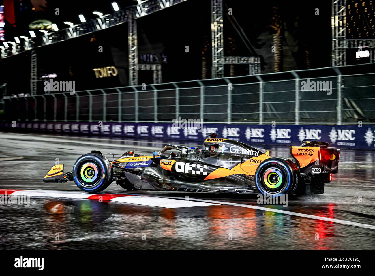 Las Vegas, United States. 21st Nov, 2025. Oscar Piastri (AUS) - McLaren Formula 1 Team - McLaren MCL39 - Mercedes during the Saturday of the Formula 1 Heineken Las Vegas Grand Prix 2025 at Las Vegas Strip Circuit, ahead of Round 22 of 24 of the 2025 FIA Formula One World Championship (November 20-23, 2025). Credit: AVENS-IMAGES.COM/Alamy Live News Stock Photo