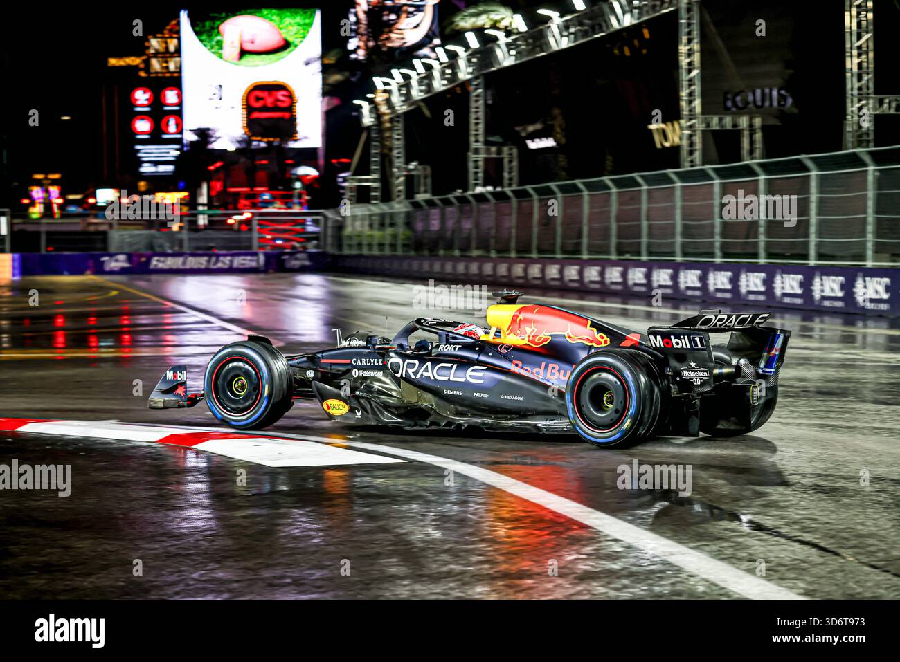 Las Vegas, United States. 21st Nov, 2025. Max Verstappen (NED) - Oracle Red Bull Racing - Red Bull RB21 - Honda RBPT during the Saturday of the Formula 1 Heineken Las Vegas Grand Prix 2025 at Las Vegas Strip Circuit, ahead of Round 22 of 24 of the 2025 FIA Formula One World Championship (November 20-23, 2025). Credit: AVENS-IMAGES.COM/Alamy Live News Stock Photo