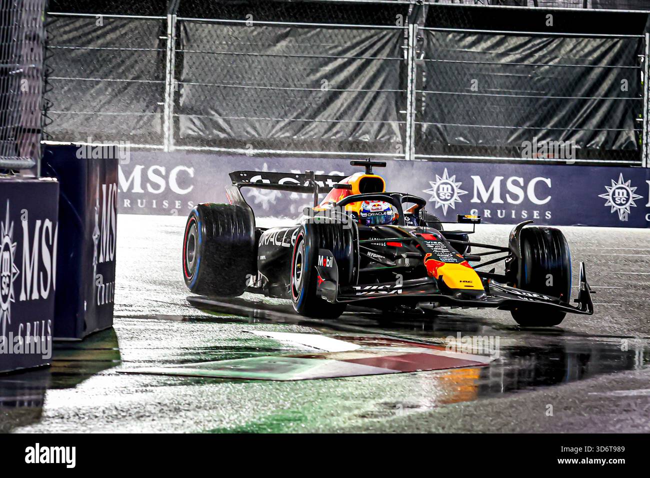Las Vegas, United States. 21st Nov, 2025. Max Verstappen (NED) - Oracle Red Bull Racing - Red Bull RB21 - Honda RBPT during the Saturday of the Formula 1 Heineken Las Vegas Grand Prix 2025 at Las Vegas Strip Circuit, ahead of Round 22 of 24 of the 2025 FIA Formula One World Championship (November 20-23, 2025). Credit: AVENS-IMAGES.COM/Alamy Live News Stock Photo