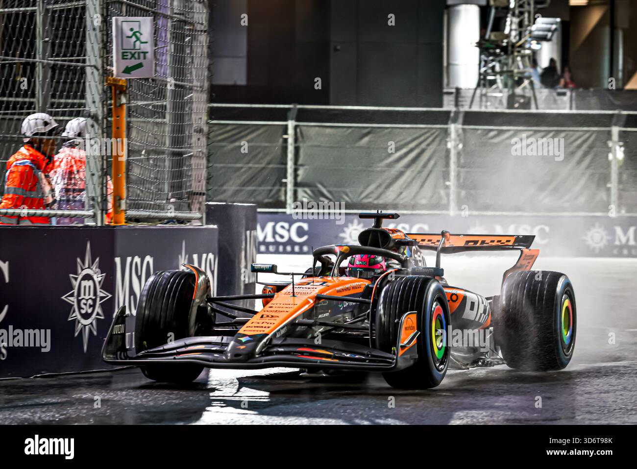 Las Vegas, United States. 21st Nov, 2025. Oscar Piastri (AUS) - McLaren Formula 1 Team - McLaren MCL39 - Mercedes during the Saturday of the Formula 1 Heineken Las Vegas Grand Prix 2025 at Las Vegas Strip Circuit, ahead of Round 22 of 24 of the 2025 FIA Formula One World Championship (November 20-23, 2025). Credit: AVENS-IMAGES.COM/Alamy Live News Stock Photo