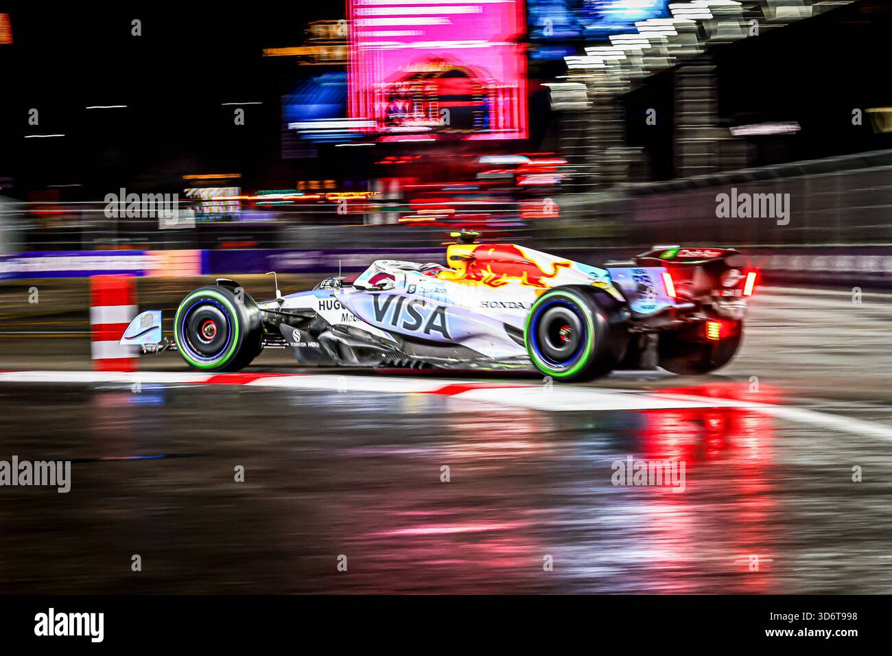 Las Vegas, United States. 21st Nov, 2025. Liam Lawson (NZL) - Visa Cash App RB F1 Team - RB VCARB02 - Honda RBPT during the Saturday of the Formula 1 Heineken Las Vegas Grand Prix 2025 at Las Vegas Strip Circuit, ahead of Round 22 of 24 of the 2025 FIA Formula One World Championship (November 20-23, 2025). Credit: AVENS-IMAGES.COM/Alamy Live News Stock Photo