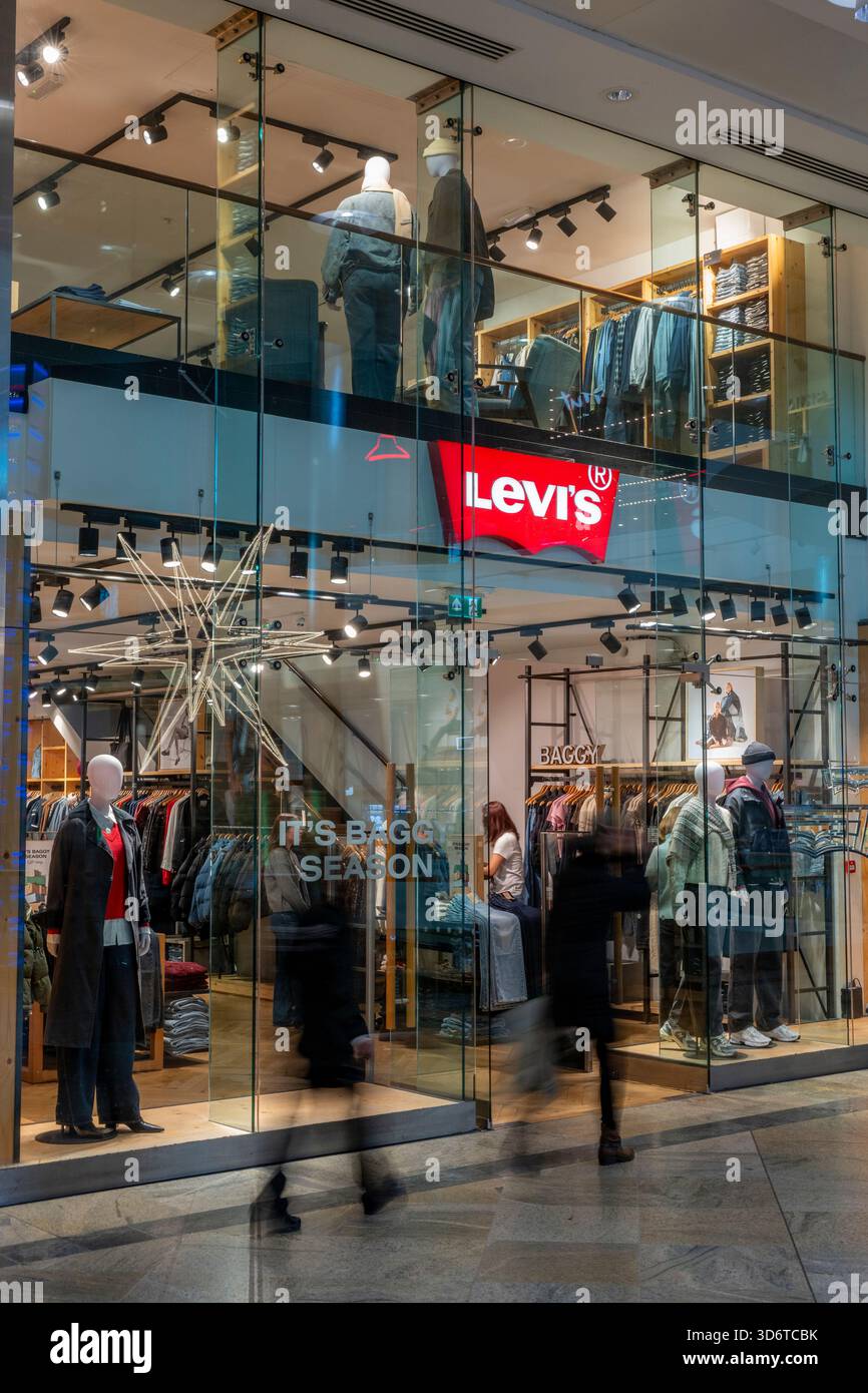 Levis logo hi-res stock photography and images - Alamy
