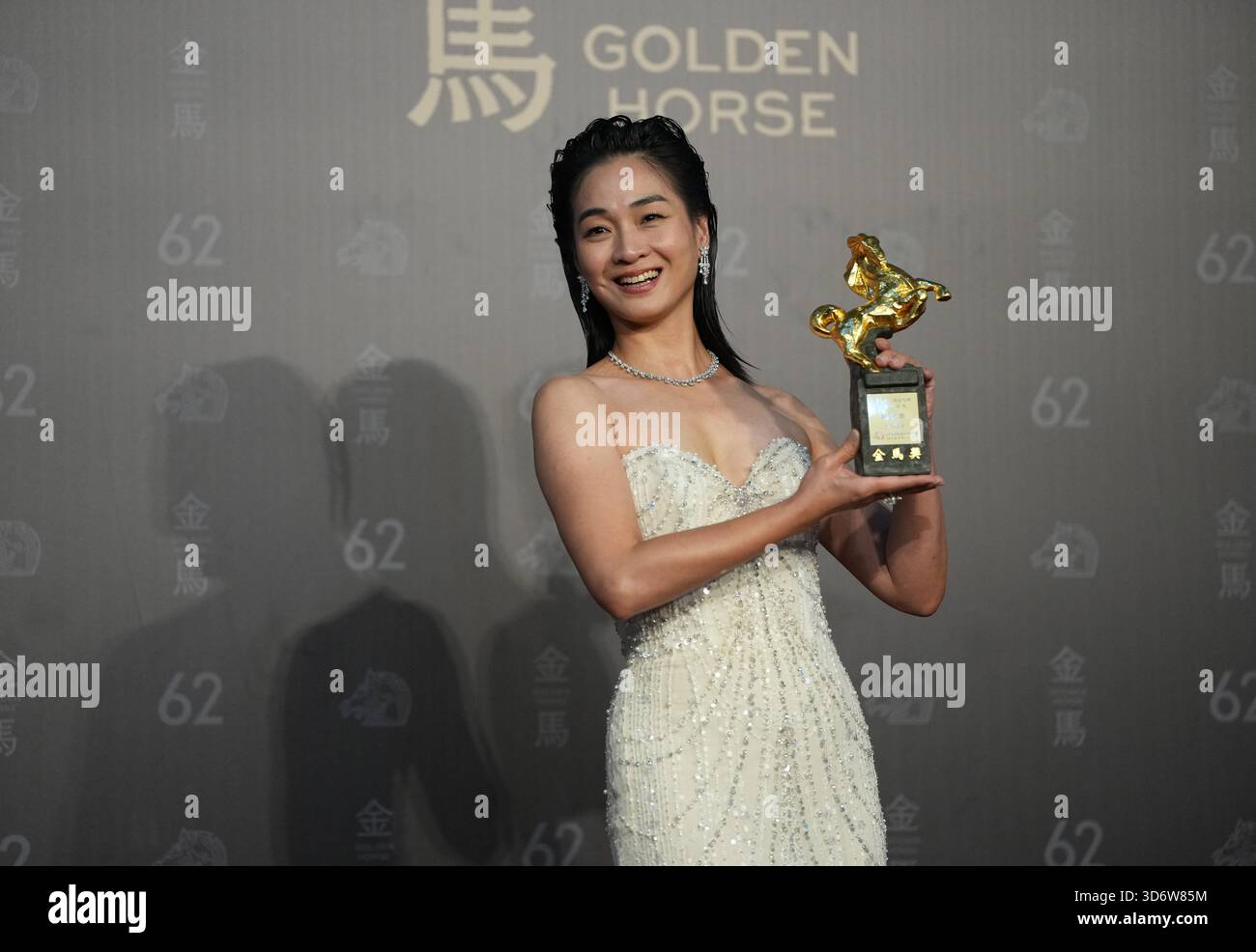 Vera Chen Holds Her Award For Best Supporting Actress For The Waves Vera Chen Holds Her Award For Best Supporting Actress For The Waves Will Carry Us At The 62nd Golden Horse Awards In Taipei Taiwan Saturday Nov 22 2025 Ap Photobilly Dai 3D6W85M 