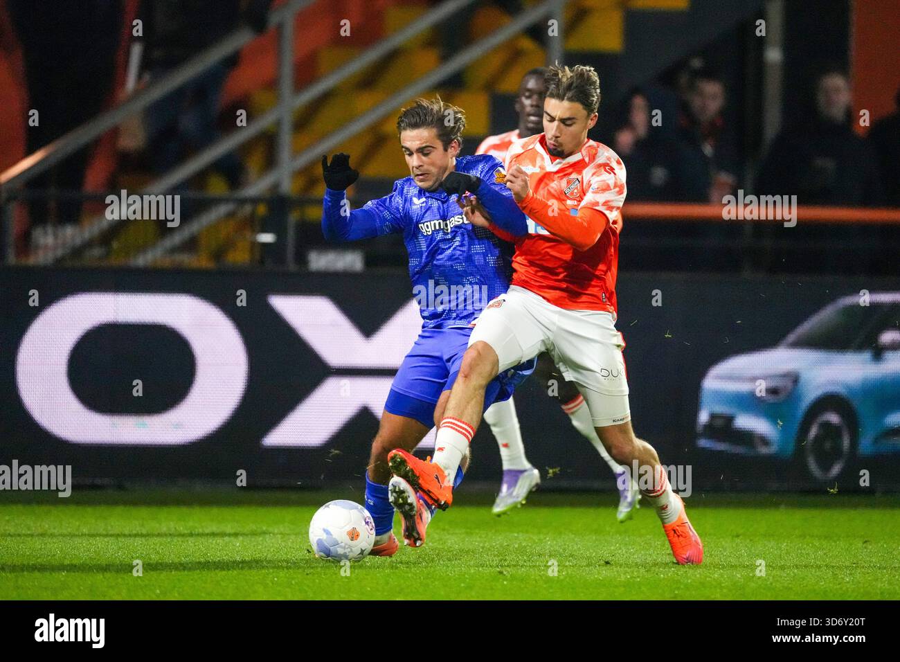 VOLENDAM - Bart van Rooij of FC Twente and Nordin Bukala of FC Volendam ...
