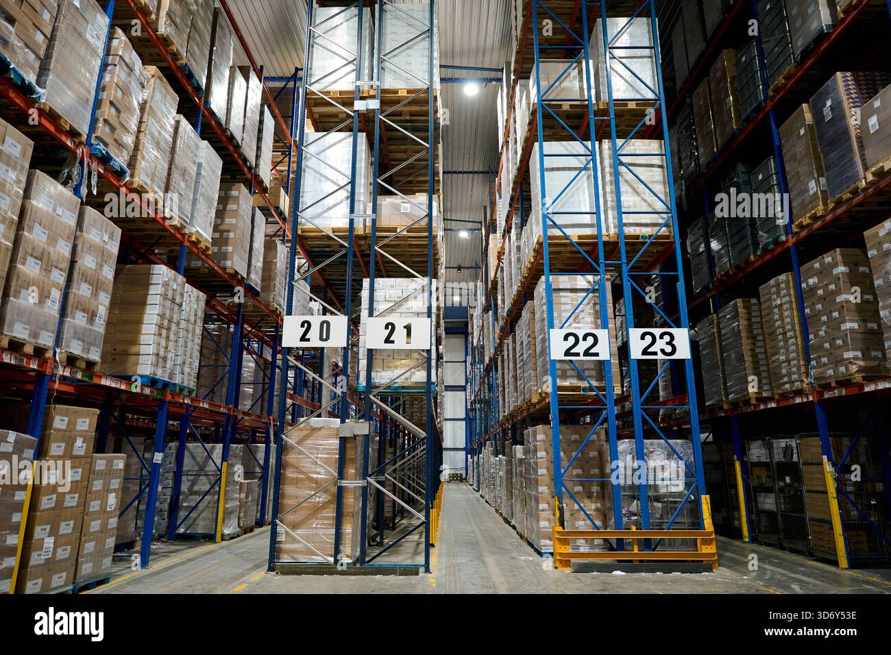 Large industrial warehouse tall storage hi-res stock photography and ...
