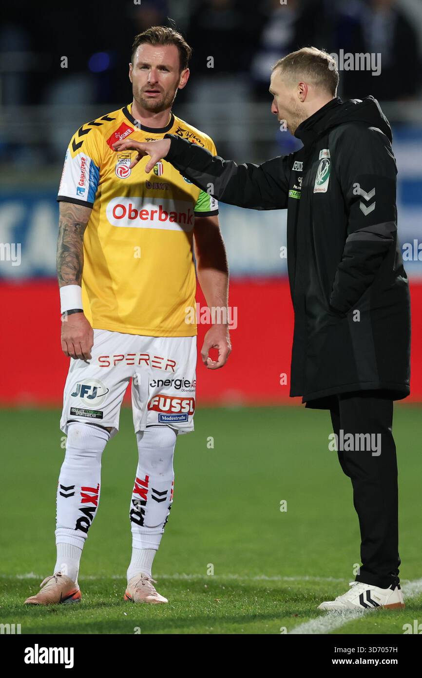 The image shows Michael Sollbauer (Ried) becomes instructions from ...