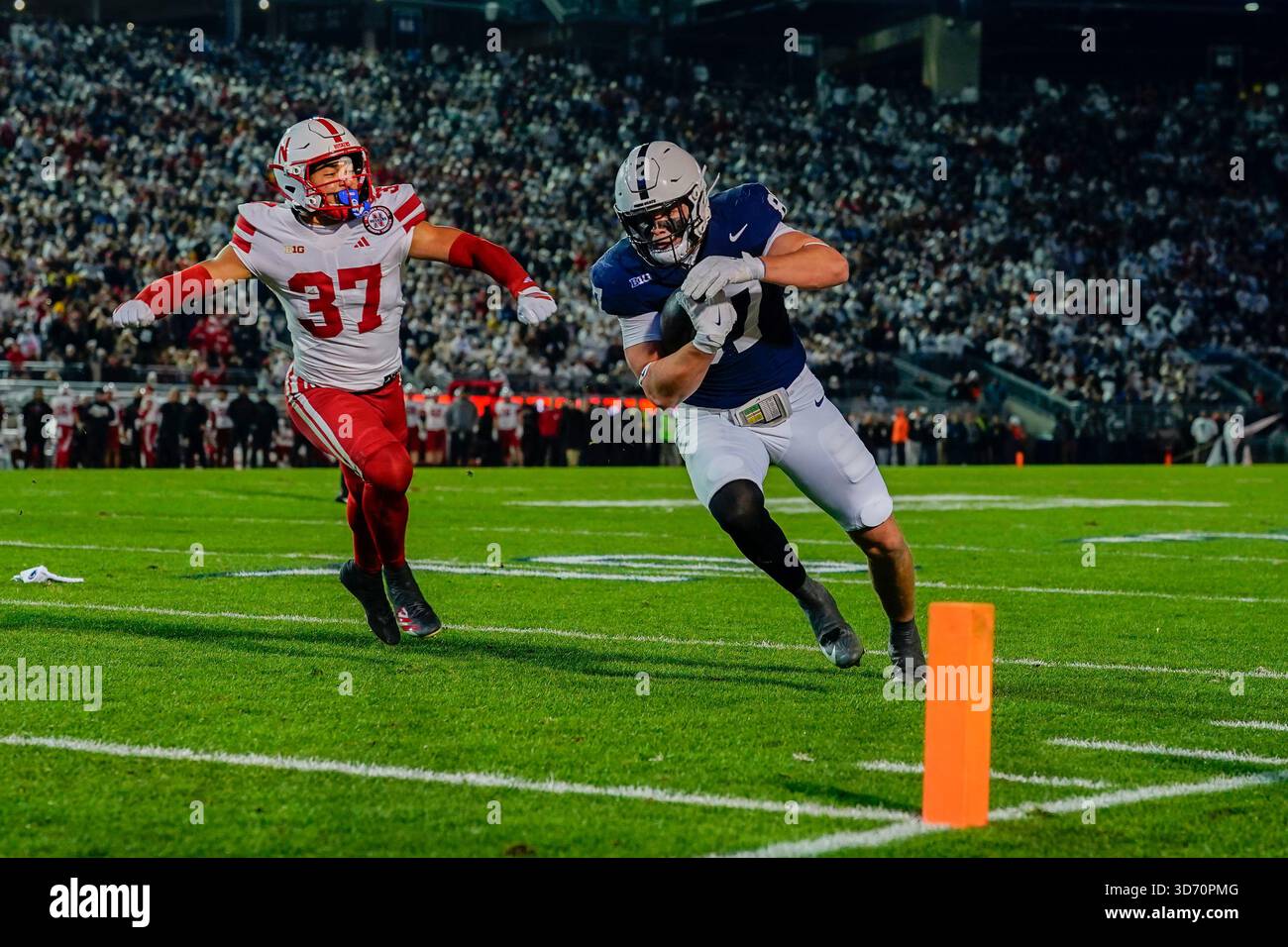 UNIVERSITY PARK, PA - NOVEMBER 22: Penn State Nittany Lions Tight End ...
