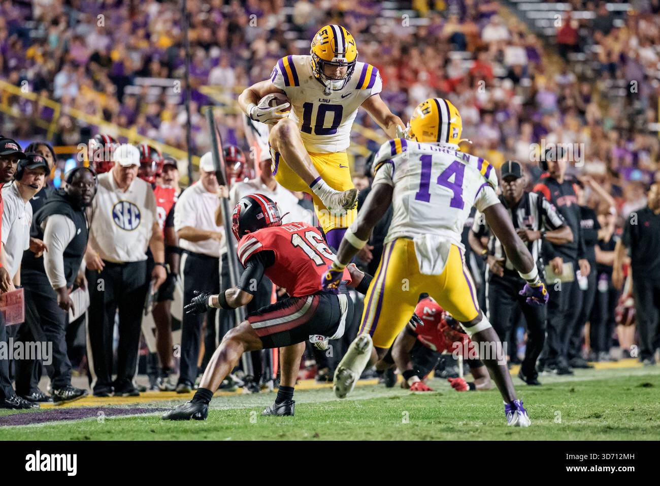 LSU tight end Bauer Sharp (10) makes a first down over Western Kentucky ...
