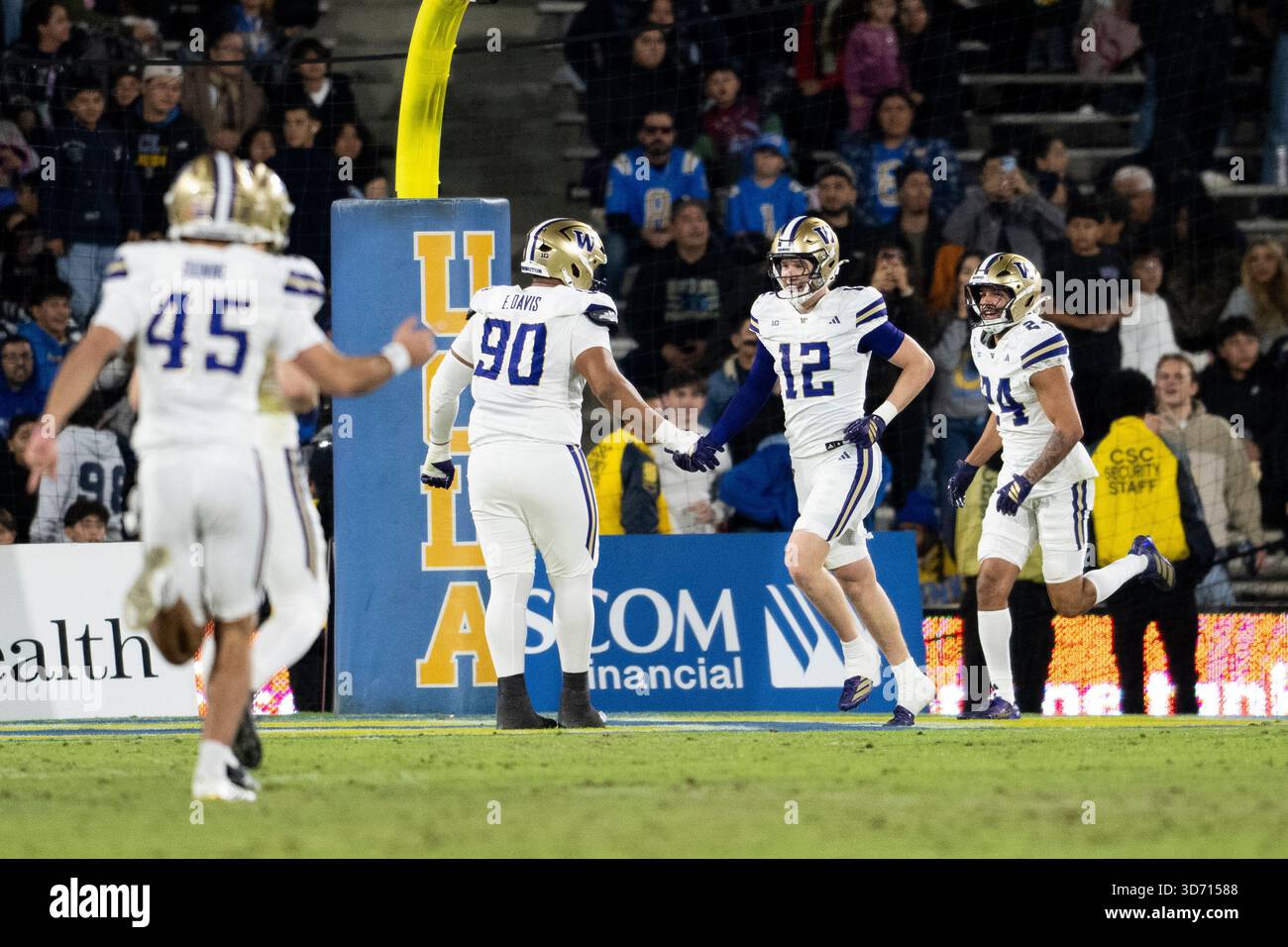 Washington safety Alex McLaughlin (12) celebrates his touchdown with ...