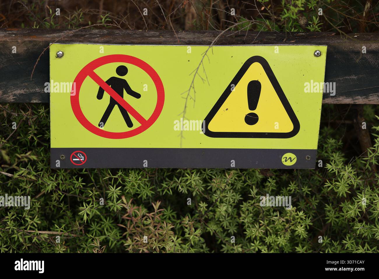 Safety warning signages hi-res stock photography and images - Alamy