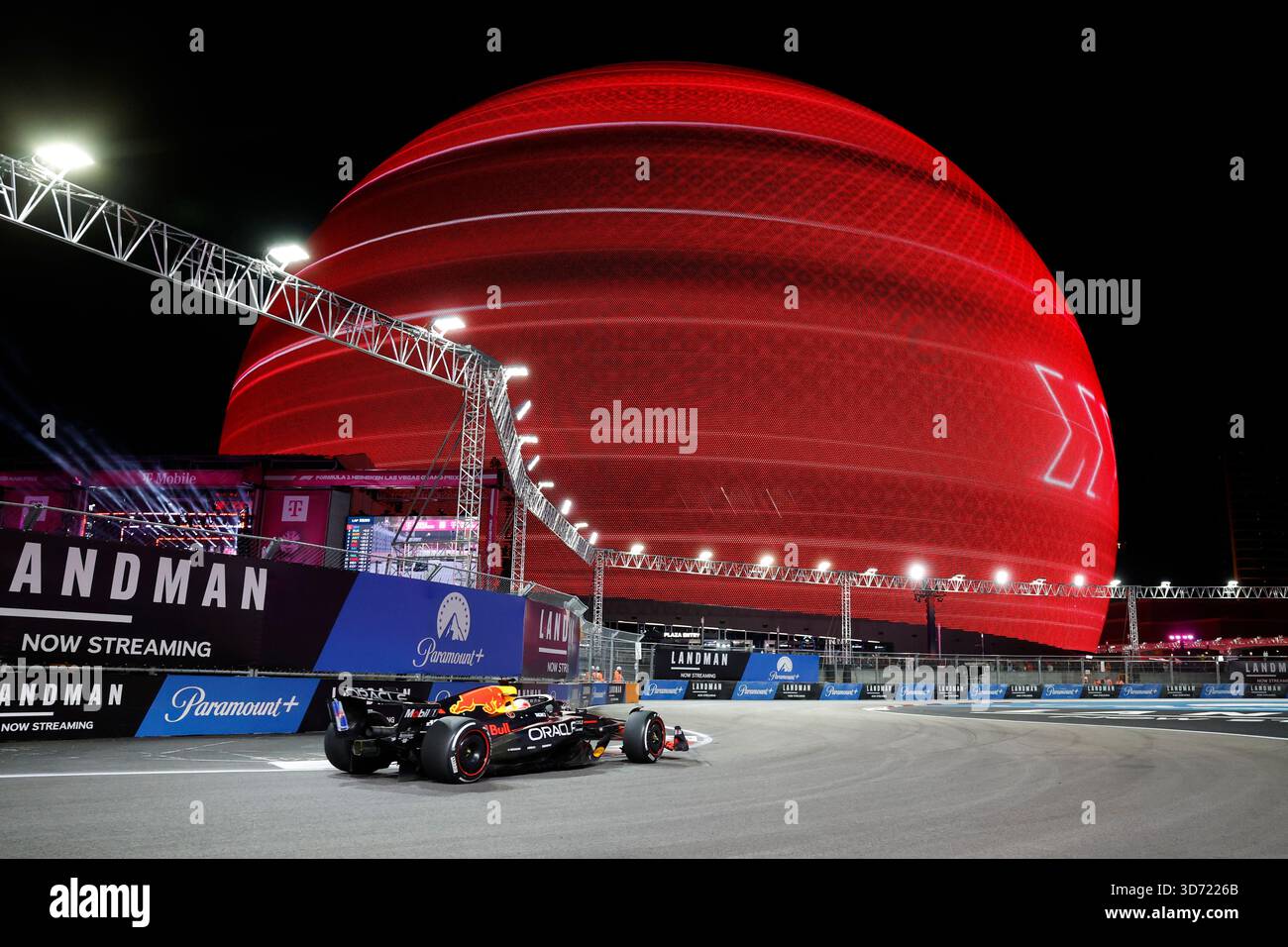 LAS VEGAS, NV - NOVEMBER 22: Max Verstappen, driver of the #1 Red Bull ...