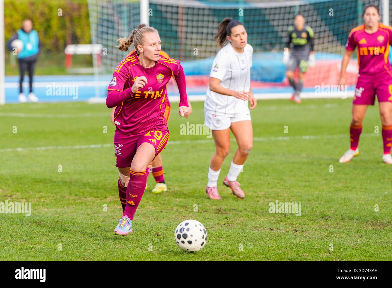 Annalee Rippe COMO, ITALY - NOVEMBER 23: Annalena Rieke of AS Roma during the Serie A ...