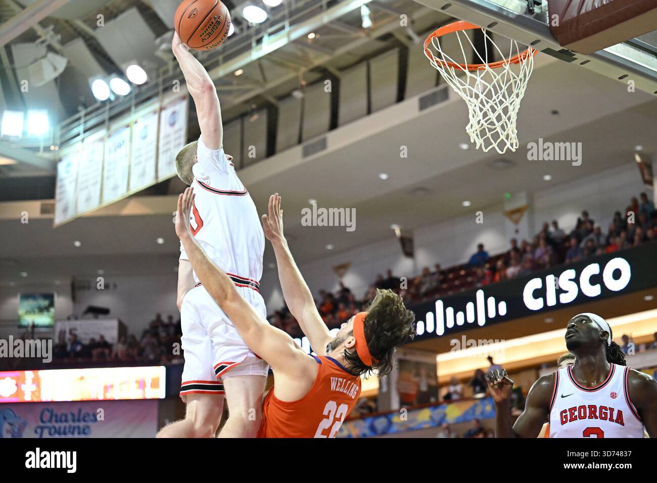 November 23, 2025; Blue Cain (0) of the Georgia Bulldogs shoots the ...