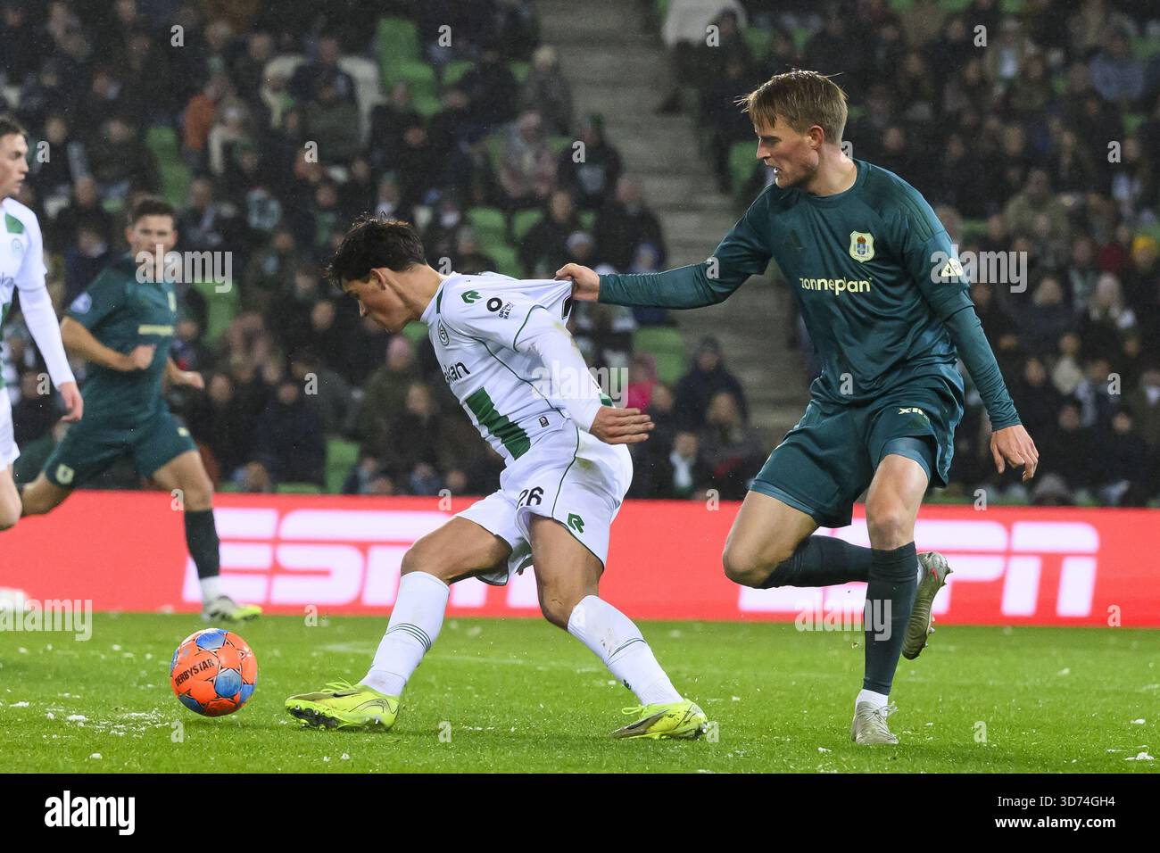 GRONINGEN – (L-R) Thom van Bergen of FC Groningen, Simon Graves of PEC ...