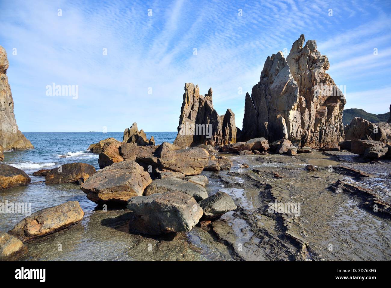 Hashigui Rocks natural stone formations in Kushimoto Town in Kii ...
