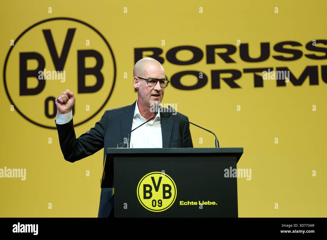 Borussia Dortmund rewards fans for limiting phone use
