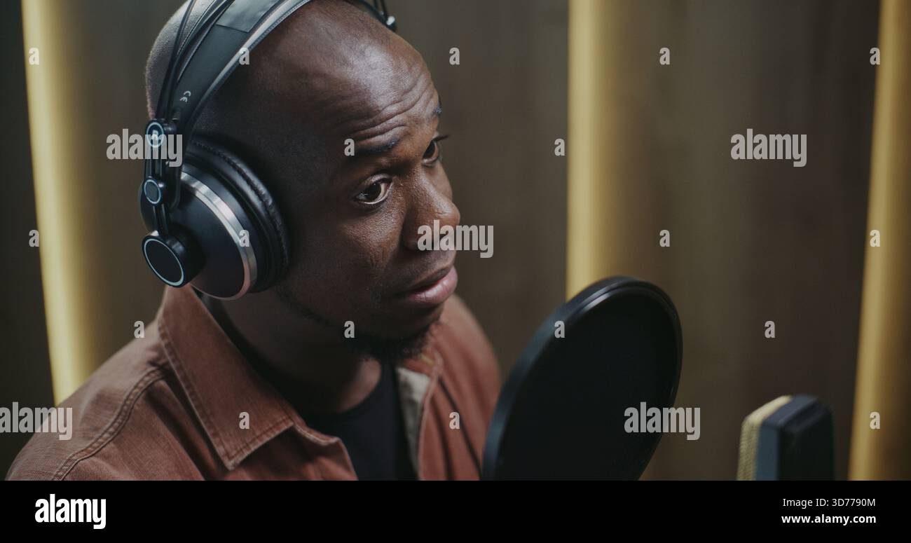 Expressive Audio Example Expressive vocal lines hi-res stock photography and images - Alamy