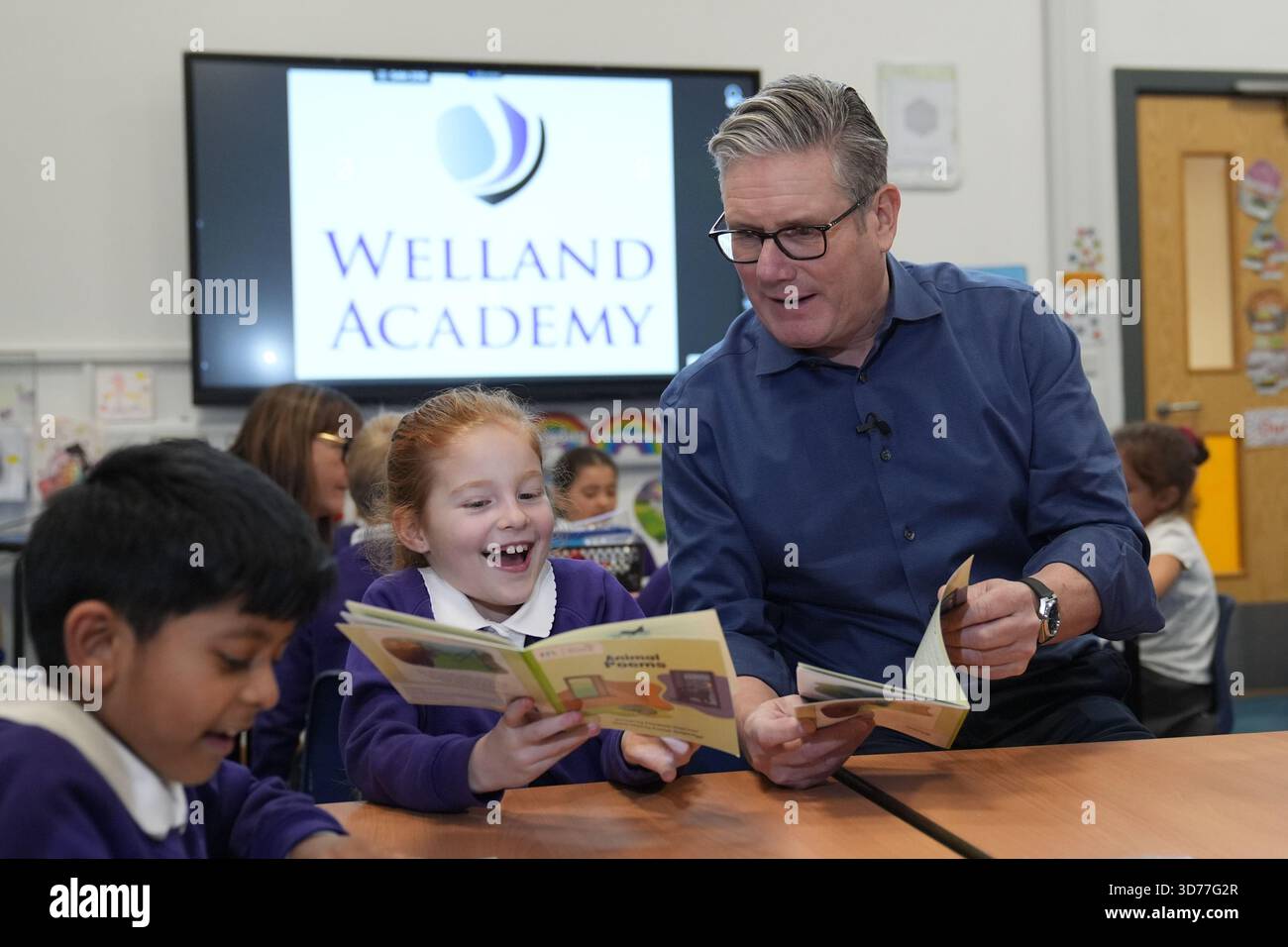 britain-s-prime-minister-keir-starmer-reads-with-pupils-during-a-visit