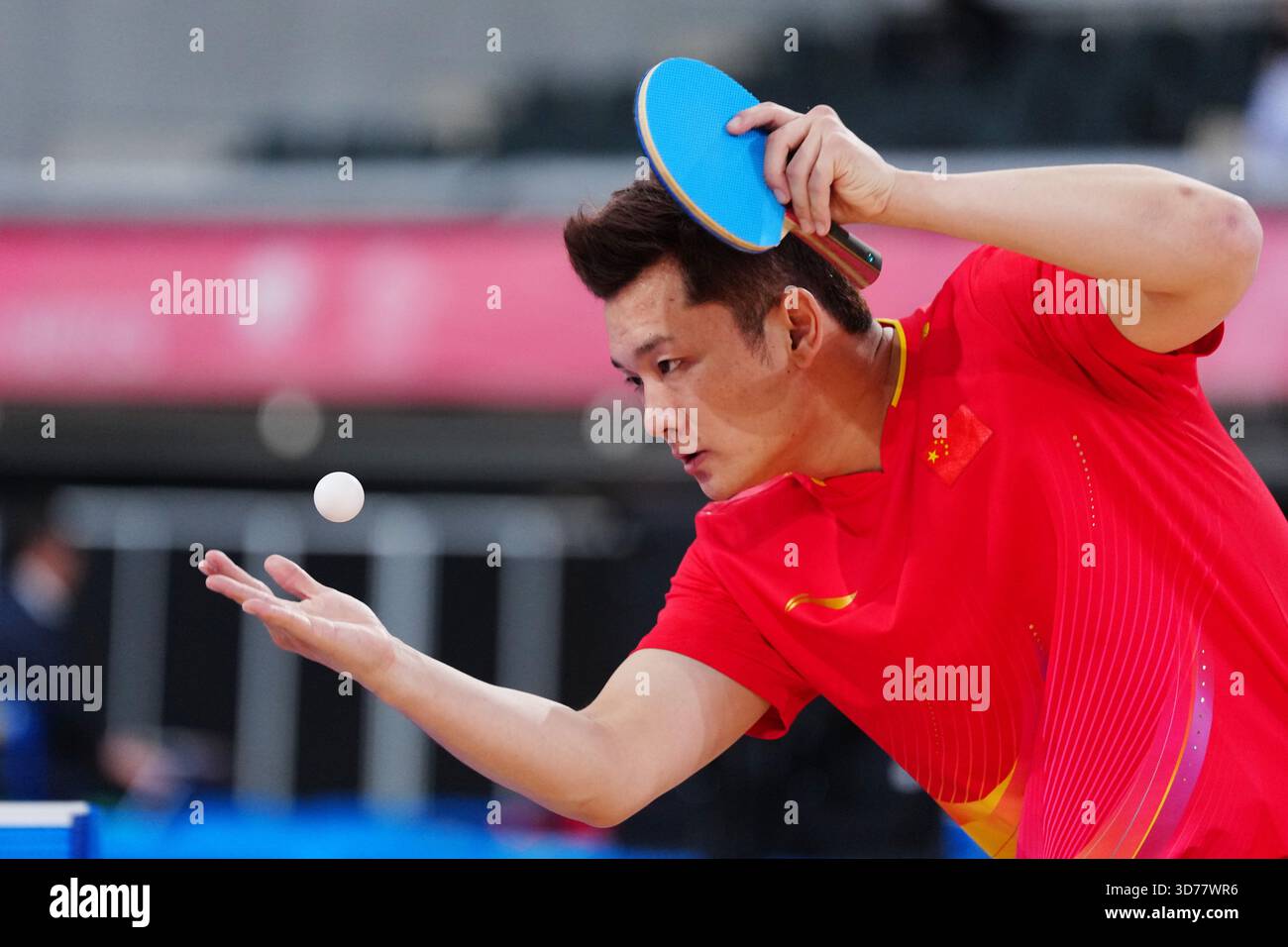 (251124) -- TOKYO, Nov. 24, 2025 (Xinhua) -- Wang Cong of China ...