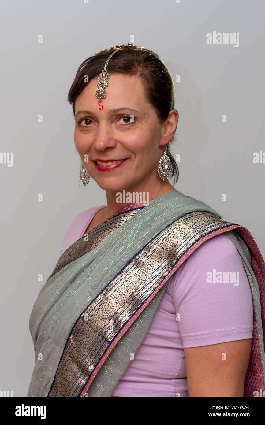 Man woman wearing sari hi-res stock photography and images - Alamy