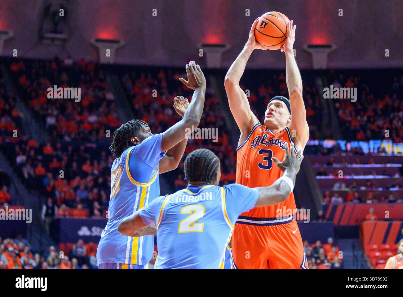 Illinois' Ben Humrichous shoots while guarded by Long Island's Jamal ...