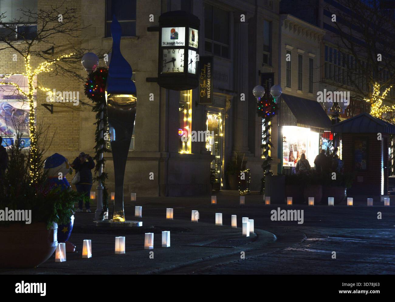 Luminaries Event The holiday season kicks off as hundreds of luminaries light downtown ...