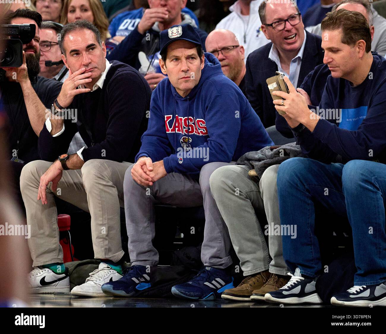 American actor, producer, and screenwriter Paul Rudd (m) was in ...