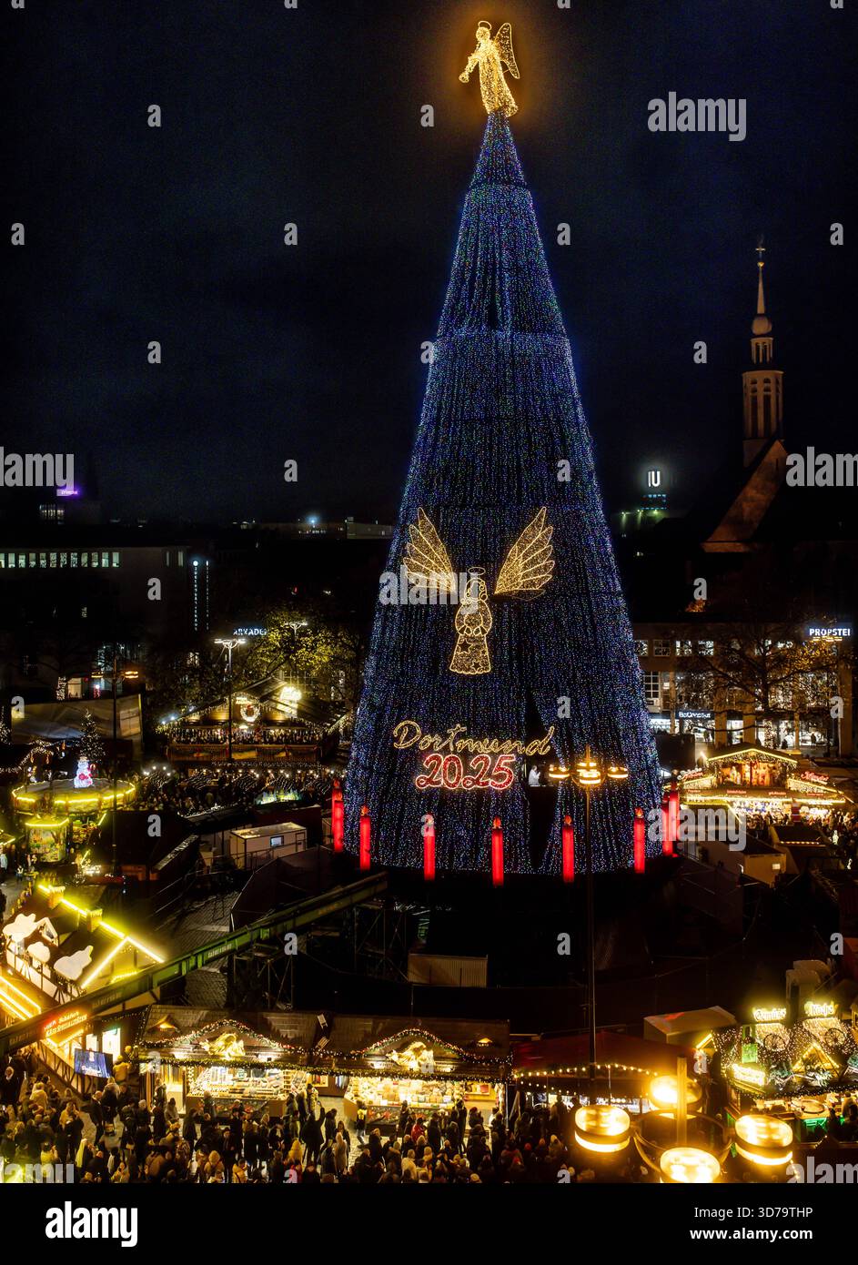 24 November 2025, North Rhine-Westphalia, Dortmund: The giant Christmas ...