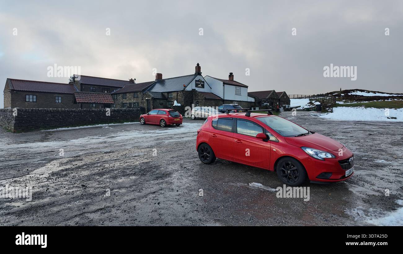 The Lion Inn on remote Blakey Ridge, a 16th Century Freehouse. Public ...