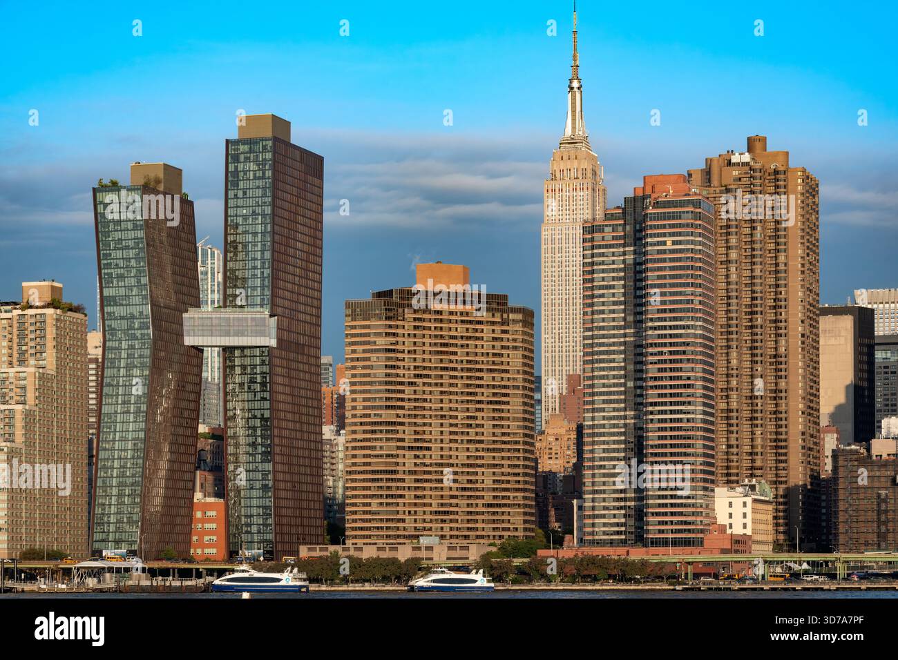 The impressive Midtown Manhattan skyline viewed across the East River from the waterfront at Hunters Point South Park in Long Island City. Stock Photo
