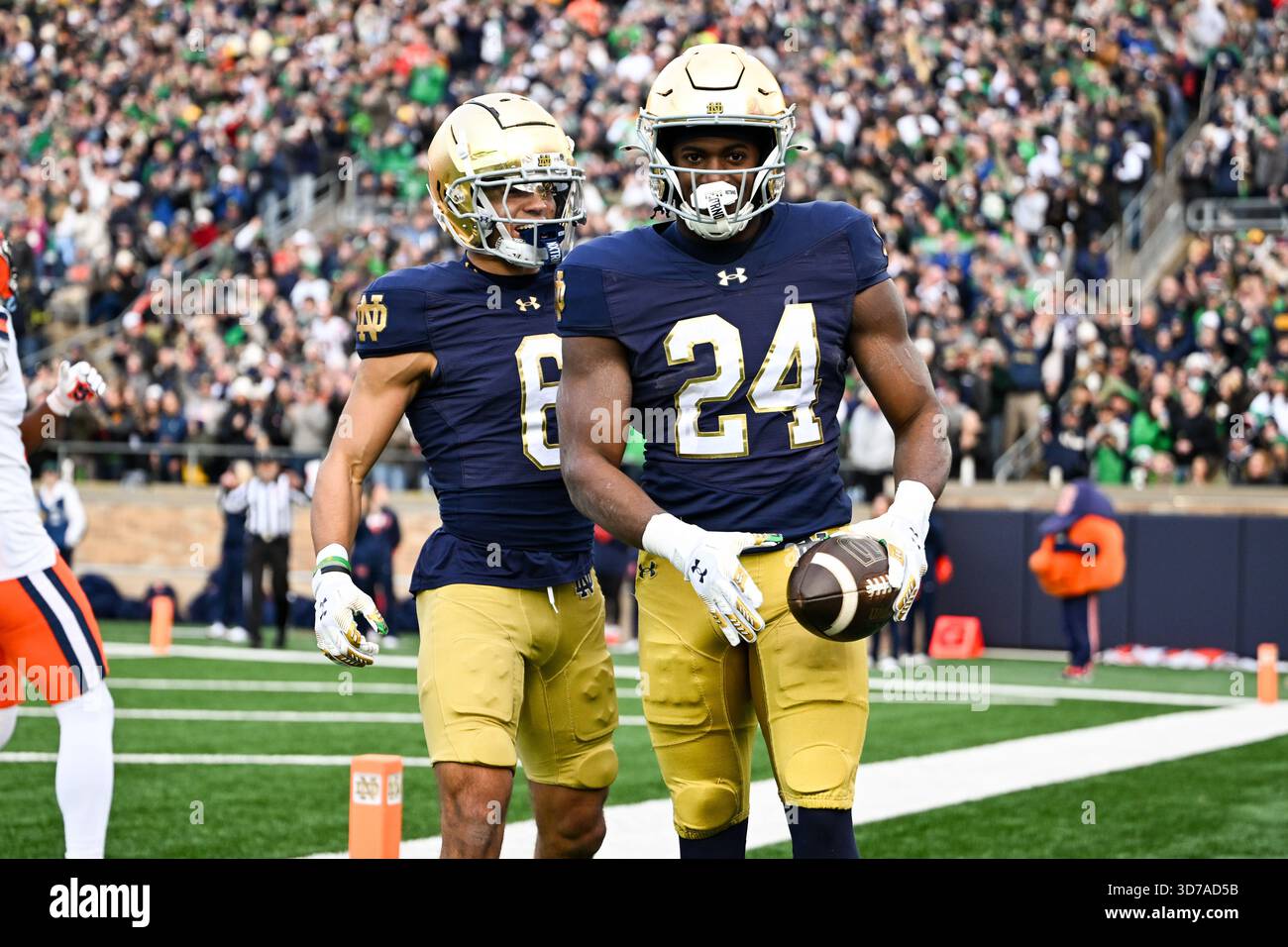SOUTH BEND, IN - NOVEMBER 22: Notre Dame Fighting Irish RB Jadarian ...