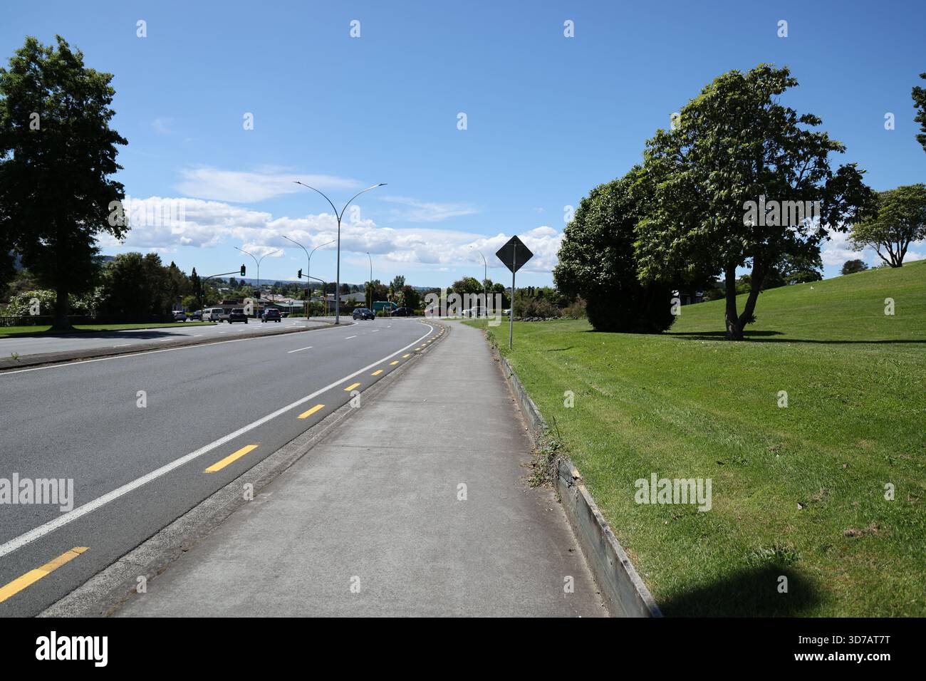 Roadside path pathway hi-res stock photography and images - Alamy